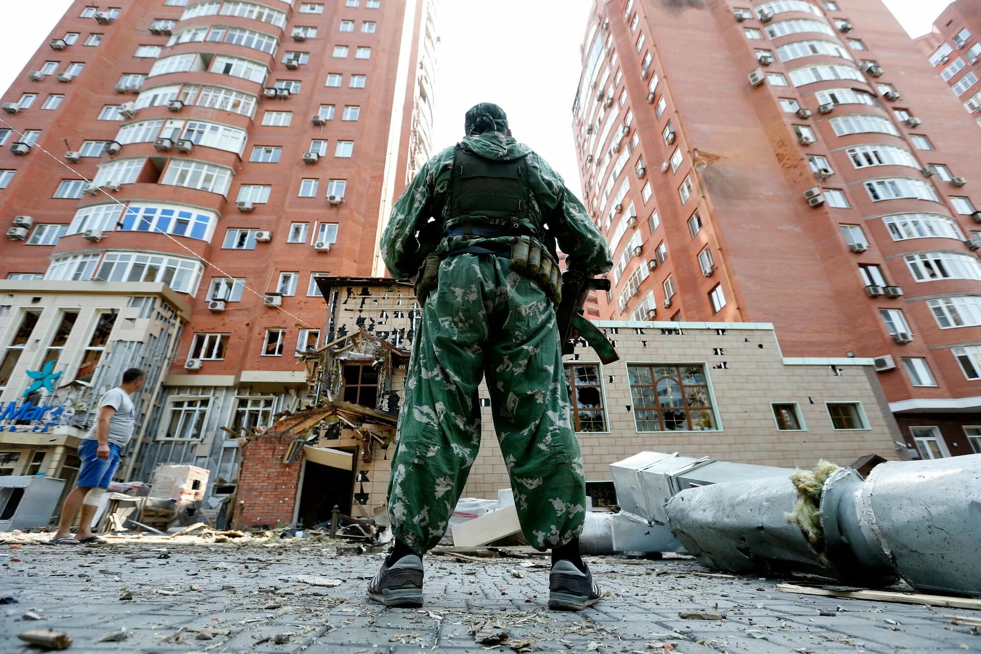 1 июля 2014 г. Разрушенные города Украины. Фотографии войны в Донецке. Разрушенный Донецк 2014.