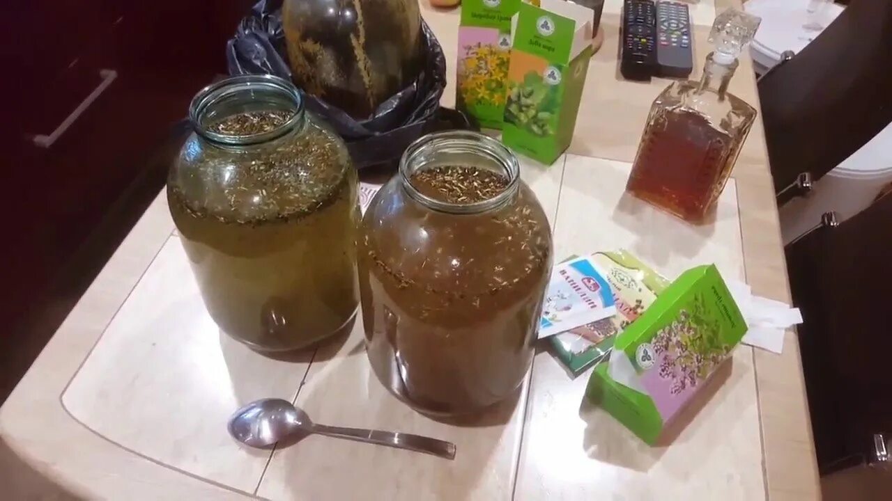Настой самогона на коре. Настойка коры. Настой для самогона. Самогон на дубовой щепе. Щепа дуба для самогона.