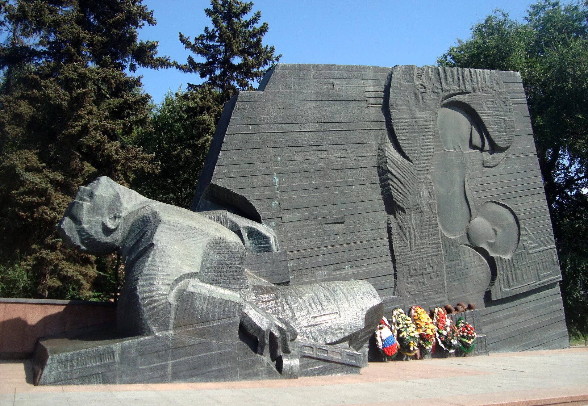 мемориал памятник славы воронеж. памятник славы воронеж воронеж пирамида. памятник генералу лизюкову воронеж. памятник воинской славы воронеж. вечный огонь воронеж памятник славы.