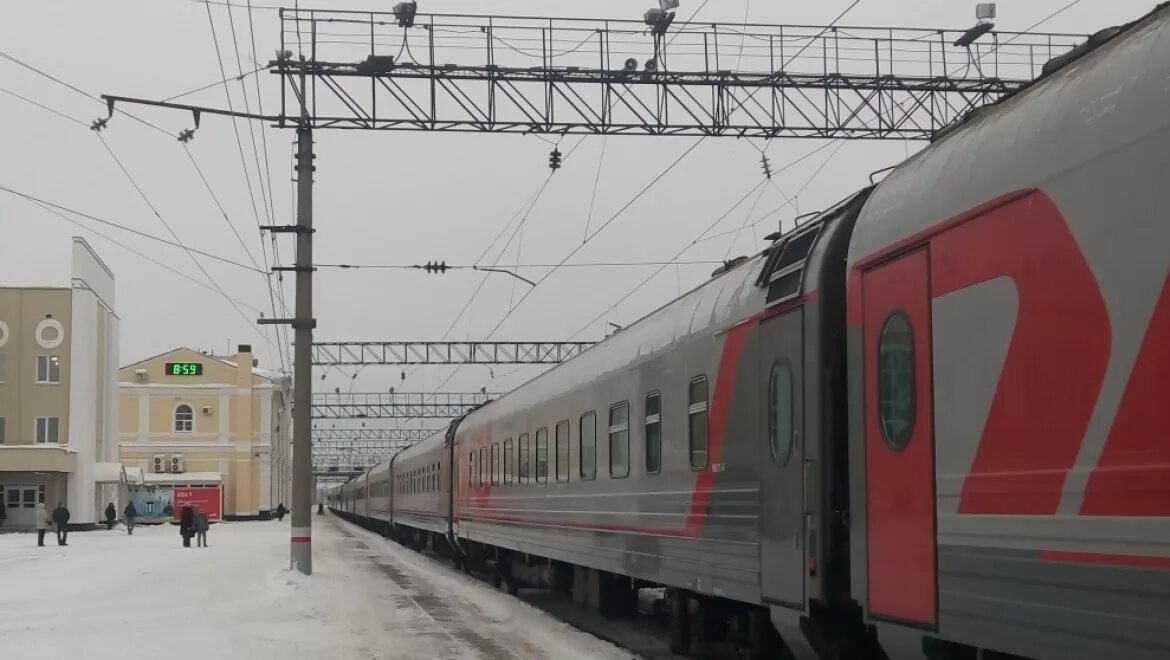 Движение поездов оренбург. Поезд Оренбуржье Москва Оренбург. Москва -- Оренбург поезд РЖД. Оренбург Москва РЖД. Поезд ЖД Оренбург Москва.