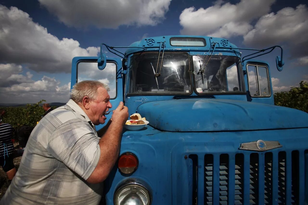 дальнобой ссср. дальнобойщики ссср. александр из дальнобойщиков. водитель дальнобойщик. старые дальнобойщики.
