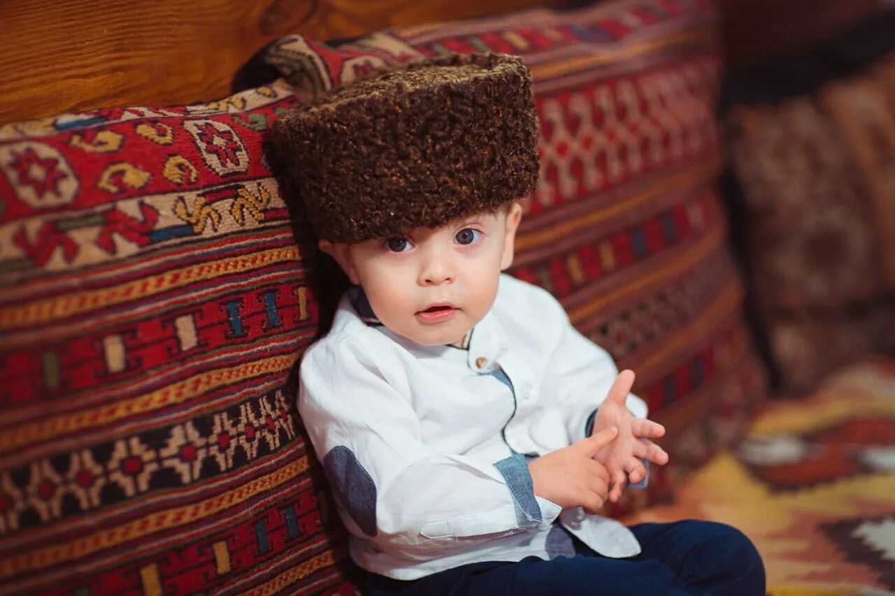 Татарские дети. Татарская женщина с ребенком. Тюбетейка мусульманская. Красивые татарские дети. Армянский национальные костюмы народы россии армян.