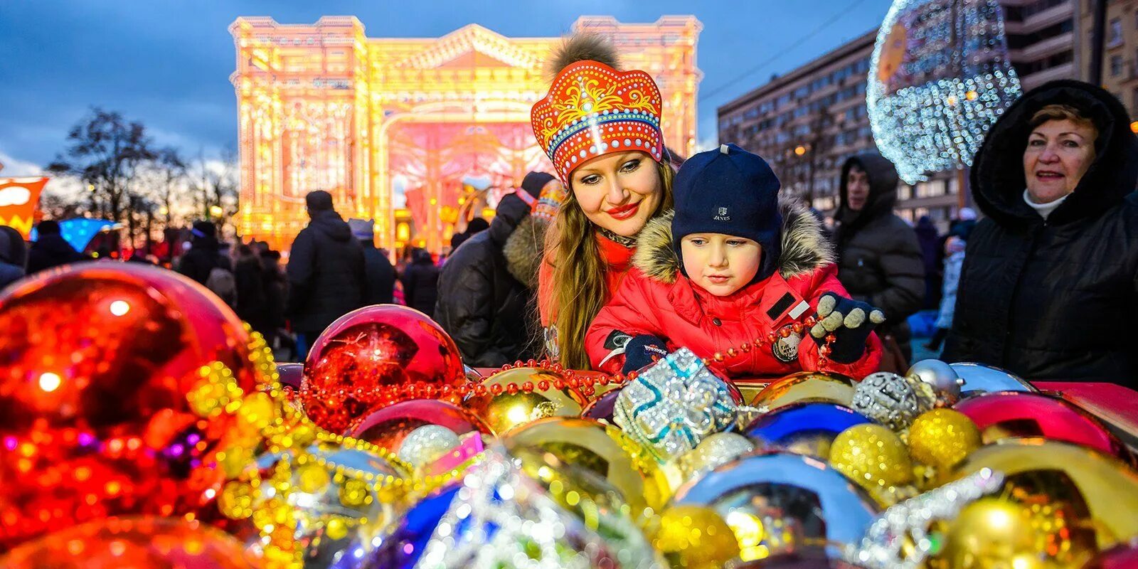 Новогодняя ярмарка. Новогодняя ярмарка в Москве. Путешествие в Рождество. Зимняя ярмарка.