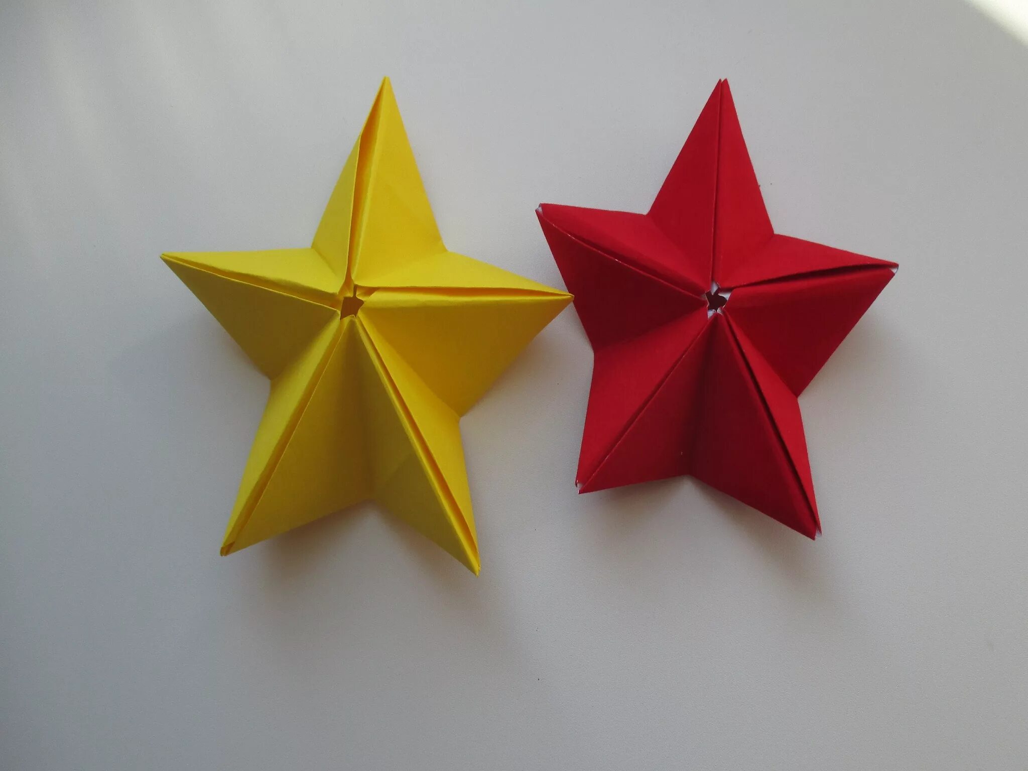 Как сделать звезду на 9. Объемная пятиконечная звезда. Пятиконечная звезда оригами. Объемная пятиконечная звезда из бумаги объемная. Пятиконечная звезда 9 мая.