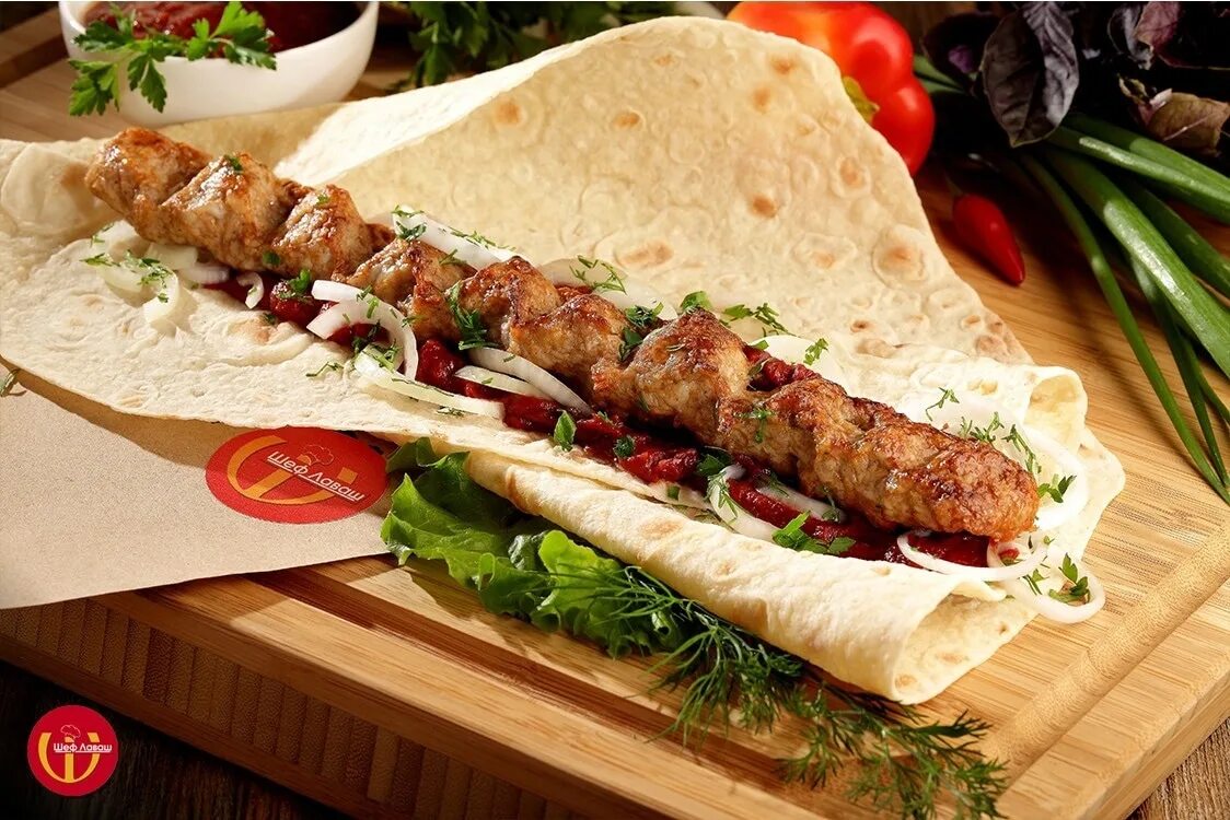 Люля кебаб и шашлык в лаваше. Бурум с люля-кебаб. Шаурма шашлык люля Kebab.