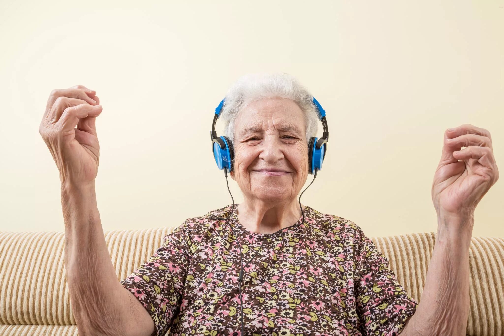 He often listen to music