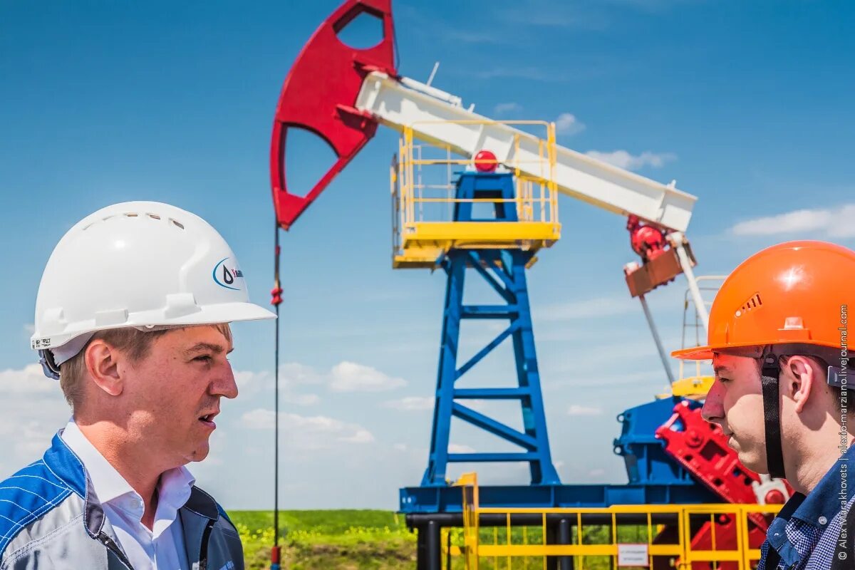 Разработка добычи нефти и газа. Добыча нефти. нефтедобыча картинки. нефть добыча нефти. нефтедобыча промышленная безопасность.