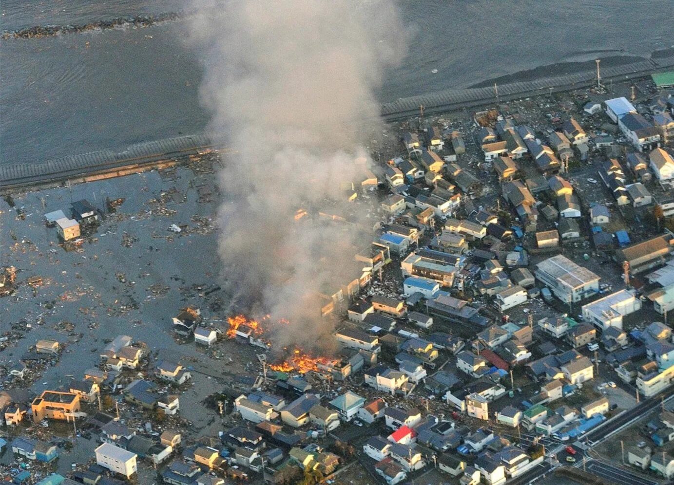 Цунами на фукусиме. Цунами в японии в 2011. фукусима 1 авария. фукусима цунами.