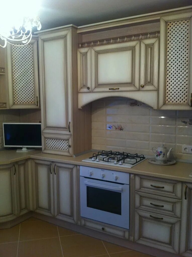 Кухня классика дерево. Кухня угловая престиж 1230*2085 боровичи. Кухни аншел великий новгород. Кухни новгород. Кухня мечта великий новгород.