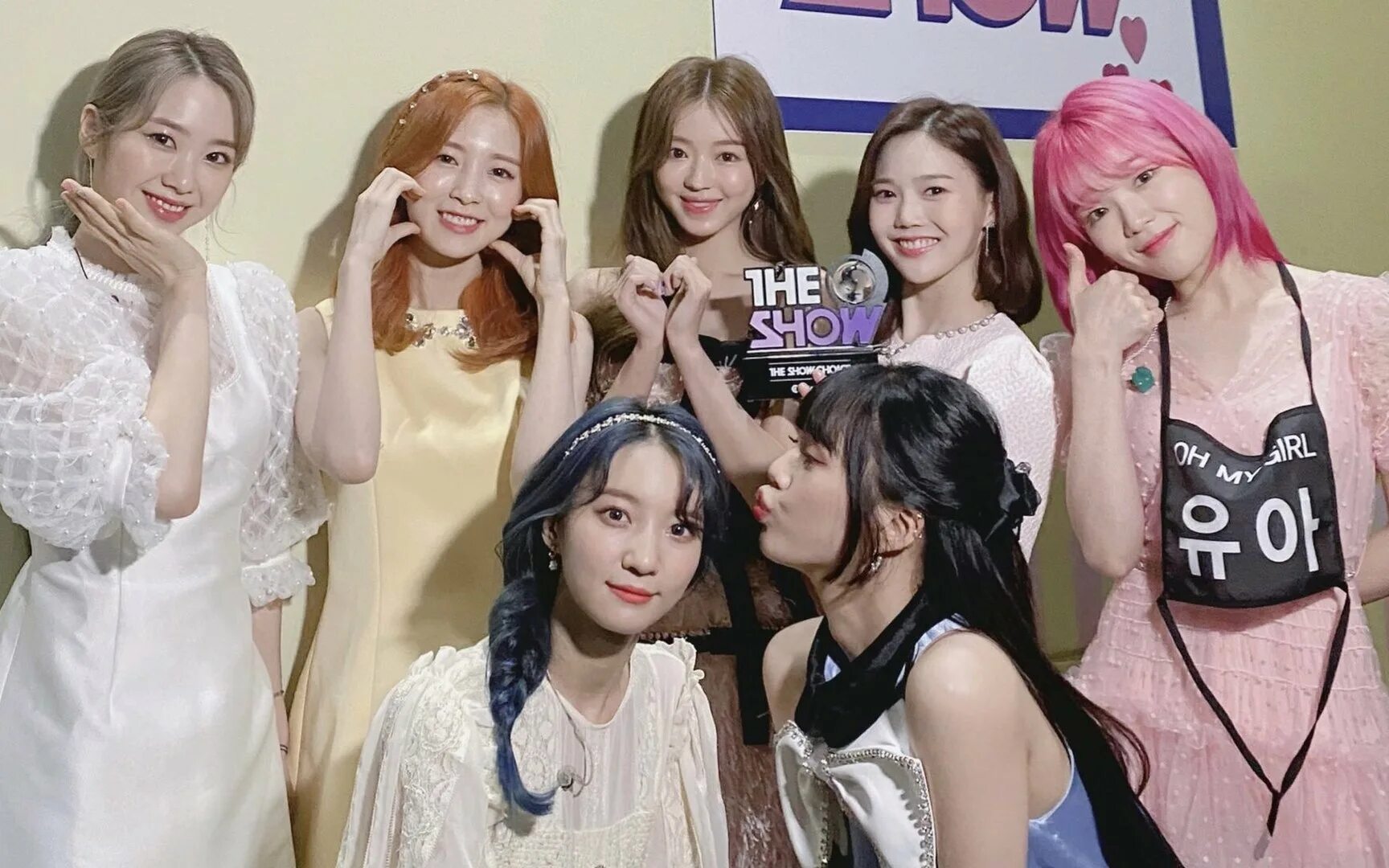 Oh my girl dun dun Dance. Группа Oh my girl. Dun dun Dance Oh my girl album. Show Champion группа.