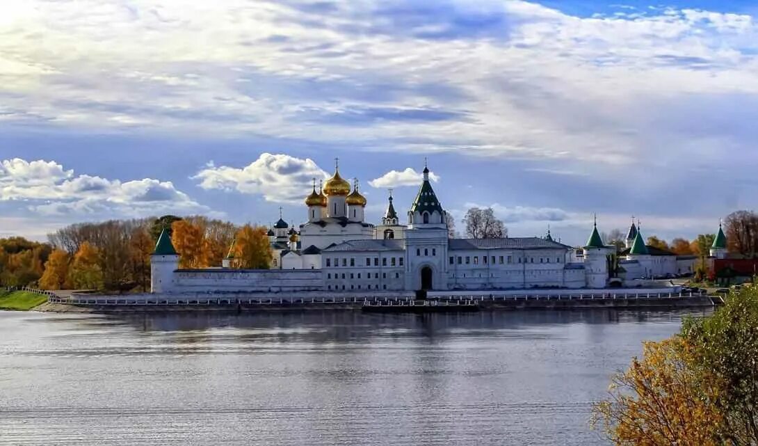 Ипатьевский монастырь кострома. Золотое кольцо Ипатьевский монастырь в Костроме. Город Кострома Свято Троицкий Ипатьевский монастырь. Ипатьевский монастырь Ярославль.