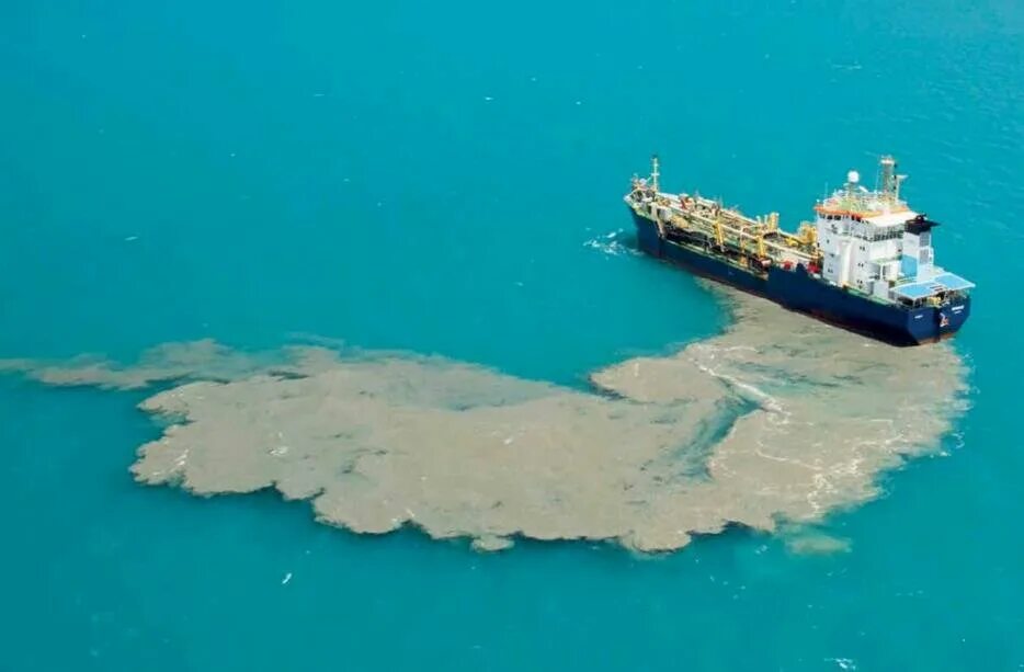 Загрязнения с судов. Опасностей на танкерах. Загрязнение воды кораблями. Загрязнение атмосферы с судов. Загрязнение окружающей среды судами.