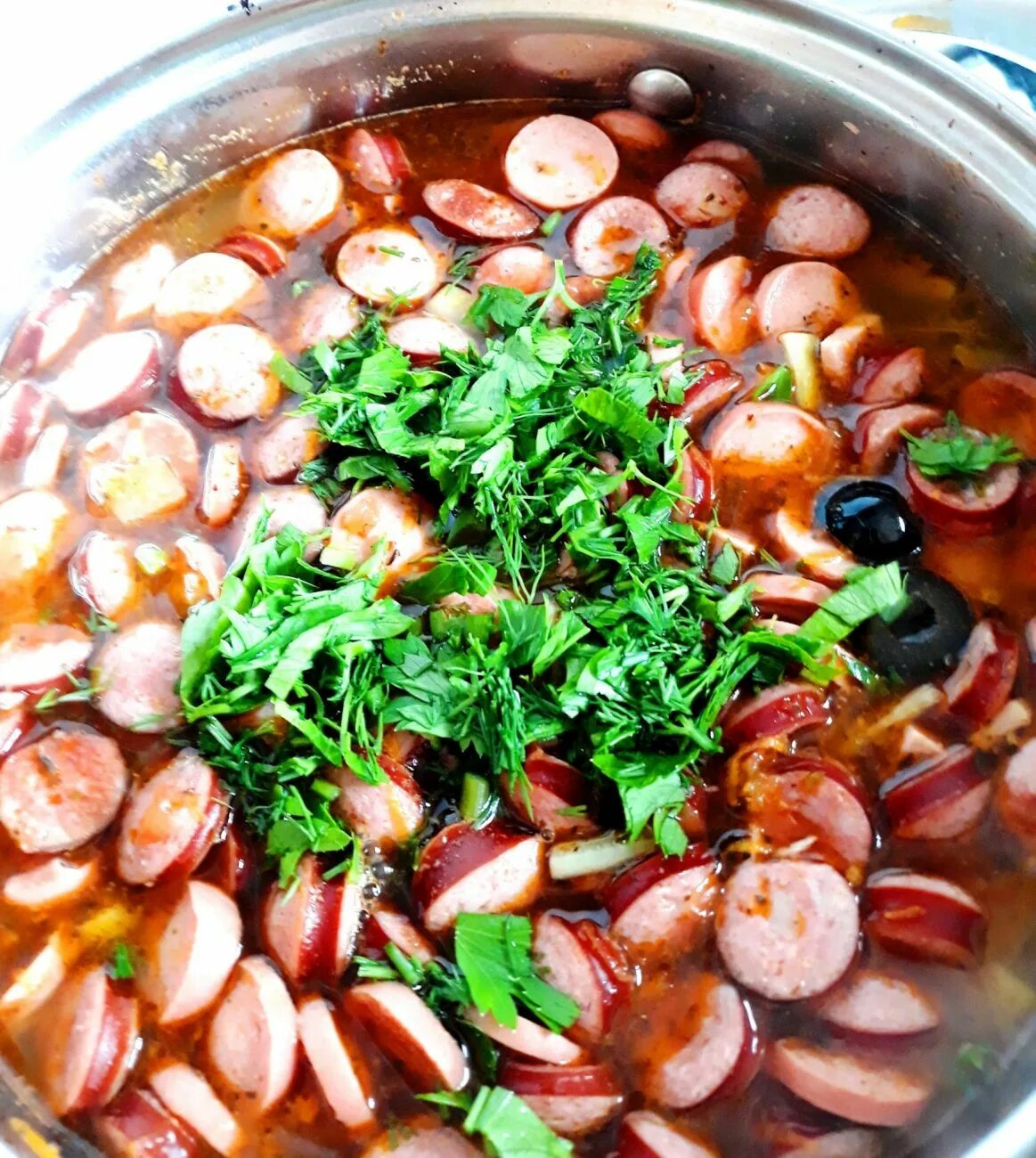 Рецепт солянки мясной сборной с колбасой. Солянка сборная классическая. солянка сборная мясная. солянка сборная мясная фото. солянка с колбасой.
