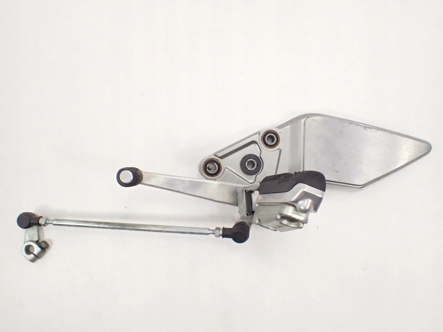 Подножки для сузуки бандит 1200. Suzuki bandit gsf 400 1980. Кронштейн фары suzuki bandit 600. Кронштейн фары suzuki bandit 600. Крепления маятника gsf400.