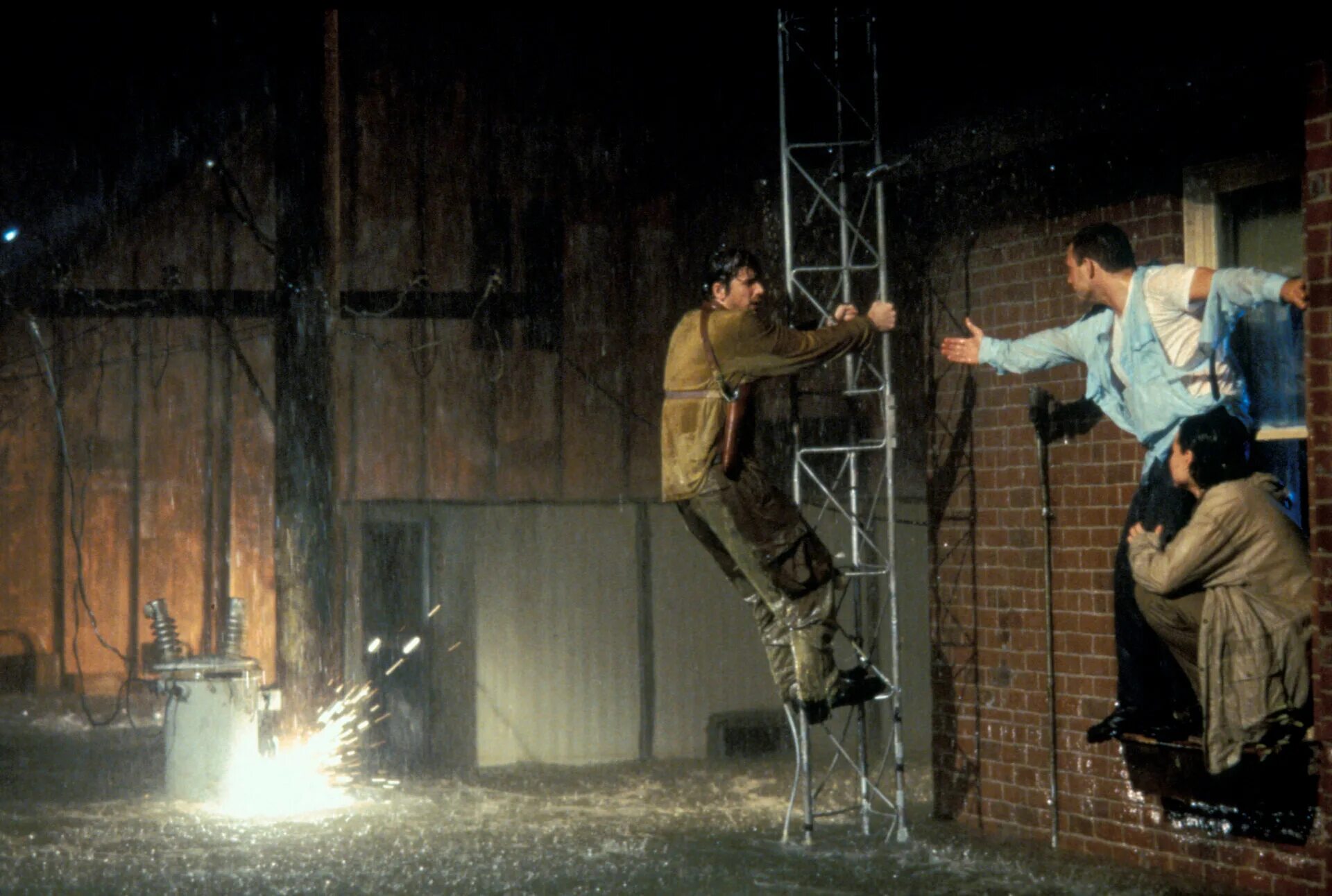 Ливень фильм 1998 фото. Ливень 1998. Ливень фильм 1998. Ливень (1997). -ливень _ hard rain 1998-.