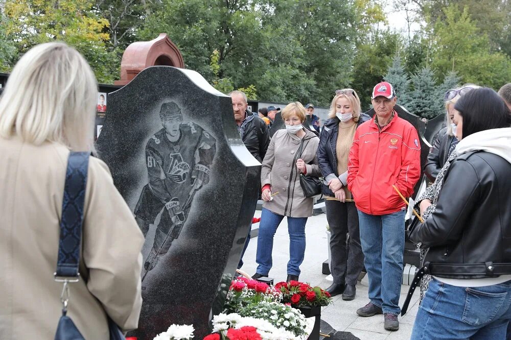 Леонтьевское кладбище Ярославль Локомотив. Памятник погибшей команде Локомотив. Мемориал Локомотиву в Туношне. Мероприятия посвященные погибшим