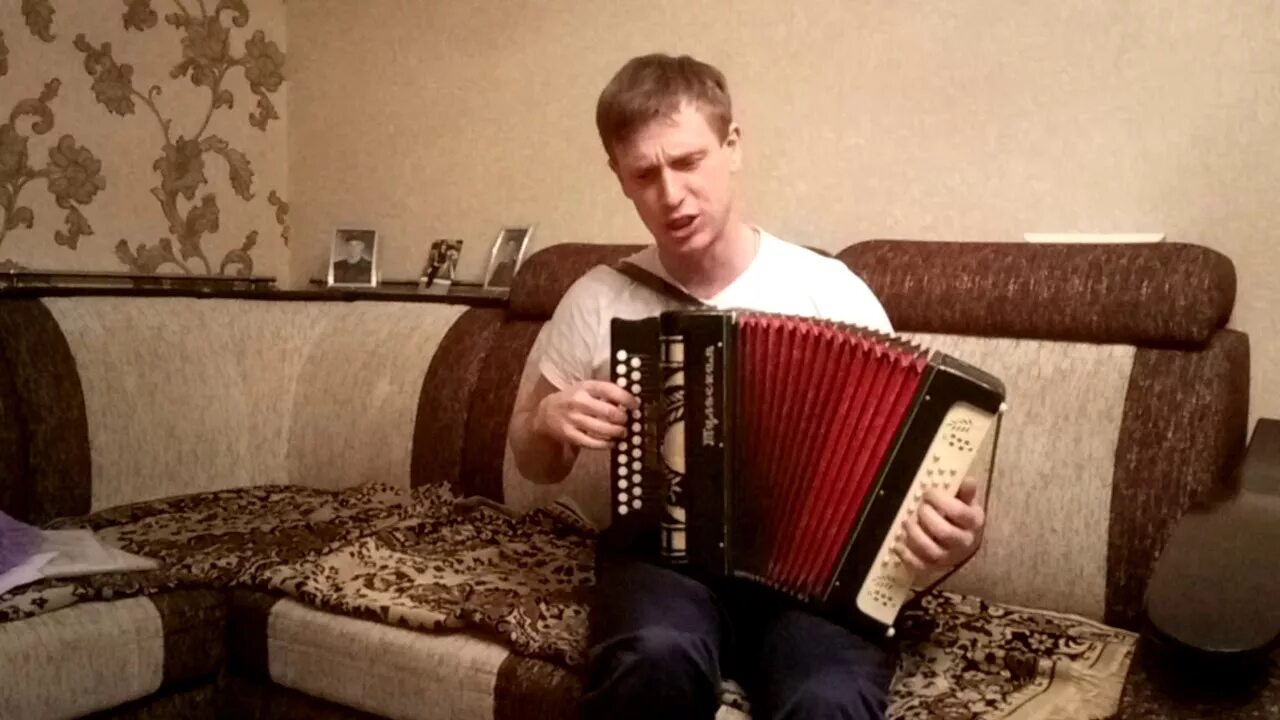 Яблочко на гармошке. Эх яблочко да на тарелочке песня слушать. Эх яблочко да на тарелочке песня слушать. Эх яблочко да на тарелочке песня слушать. Ленинград яблочко.