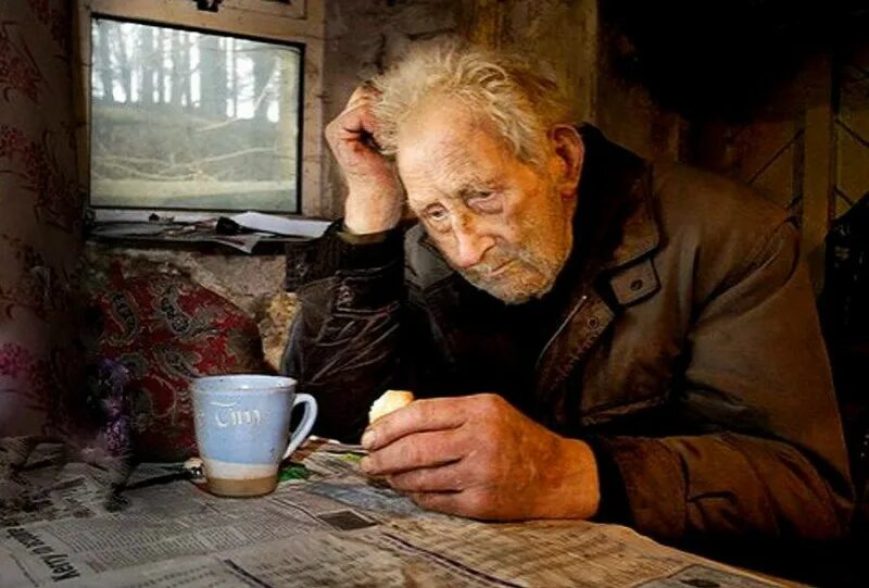 одинокий старик. бедный старик. наша раша больница анна сергеевна и игорь анатольевич. милосердие картинки. бедный старик.