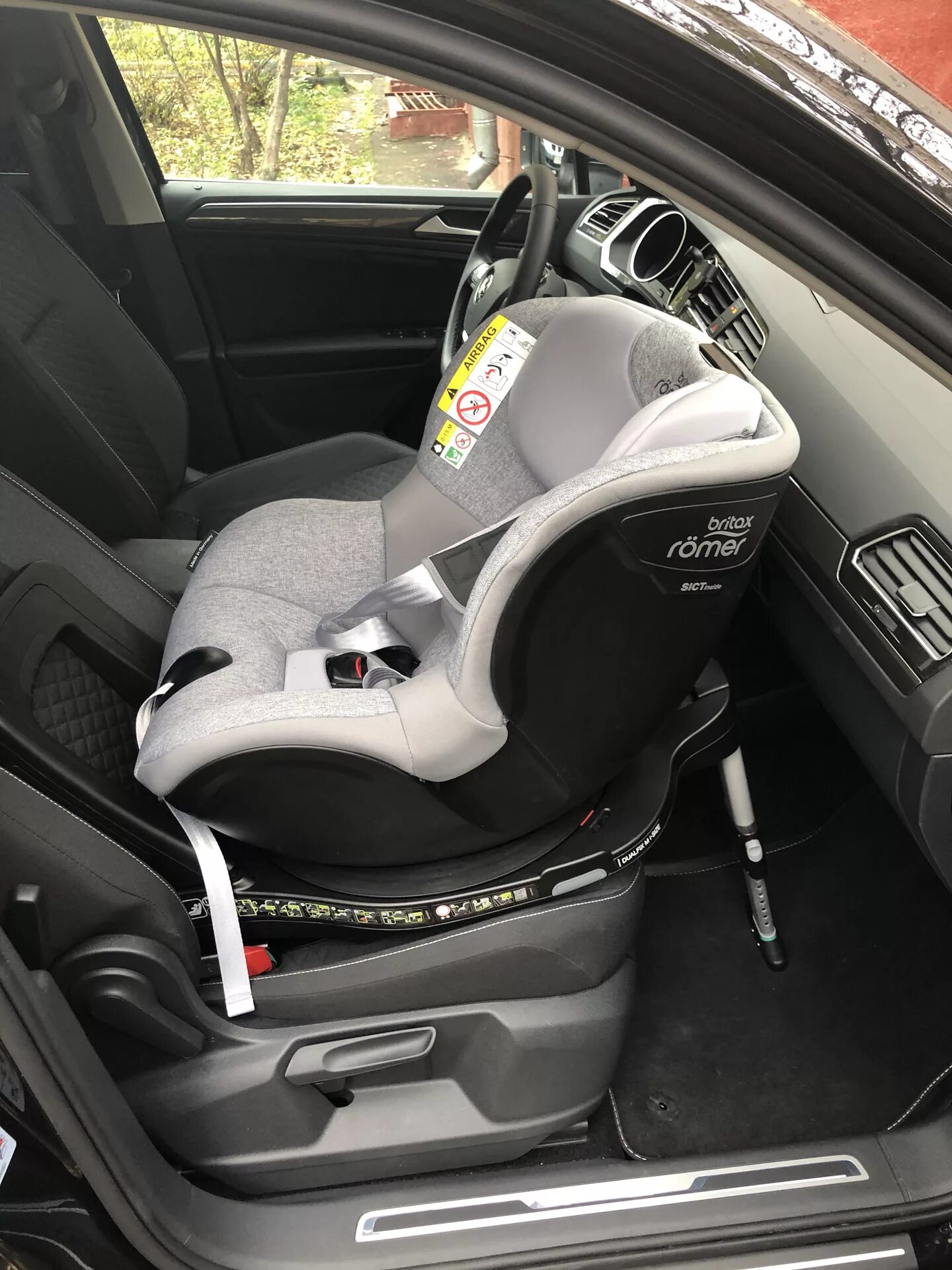 Passat b6 isofix. Изофикс кресло на переднее сиденье. Изофикс кресло на переднее сиденье. Isofix крепление volvo xc60. Vw tiguan 1 isofix.