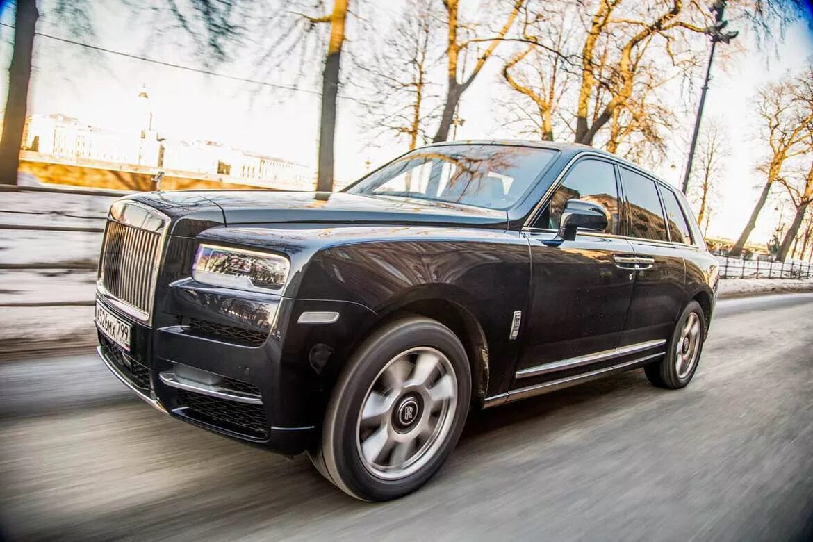 Роллс ройс калина. Роллс Ройс Куллинан СПБ. Rolls Royce Cullinan в Волгограде. Роллс Ройс Куллинан в Москве. Тест драйв Роллс Ройс Куллинан.