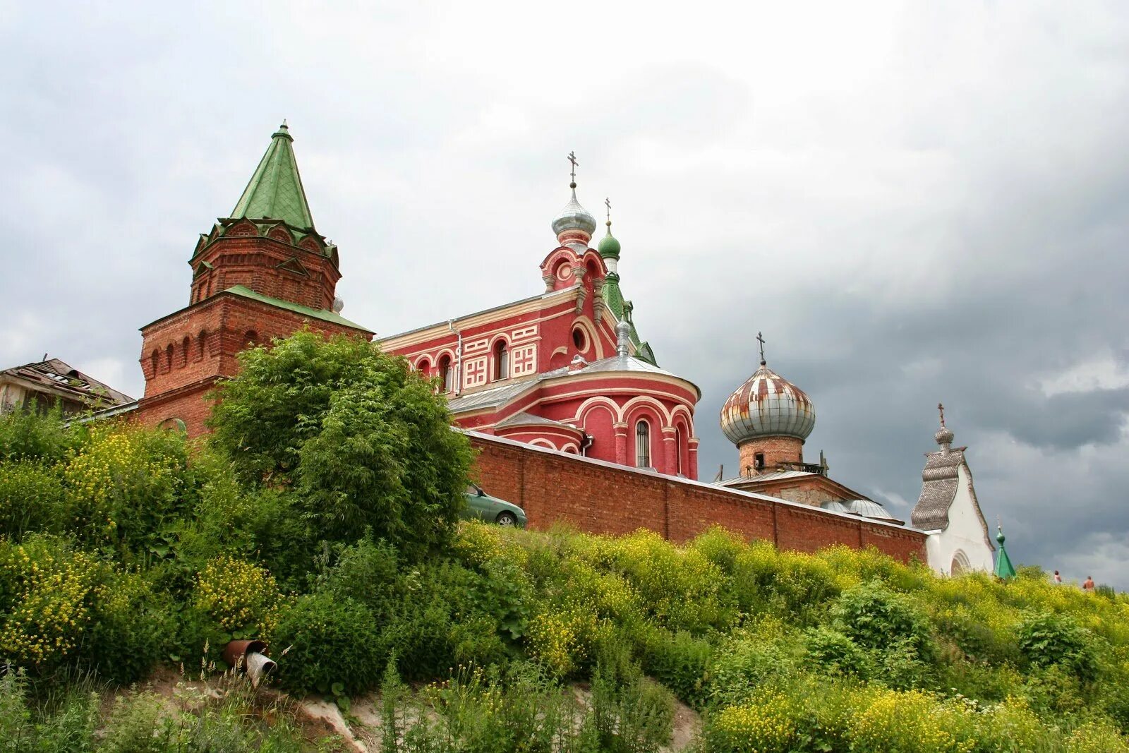 Староладожский никольский монастырь старая ладога. Никольский собор старая ладога. Никольский монастырь в старой ладоге. Волхов никольский монастырь. Староладожский мужской монастырь.