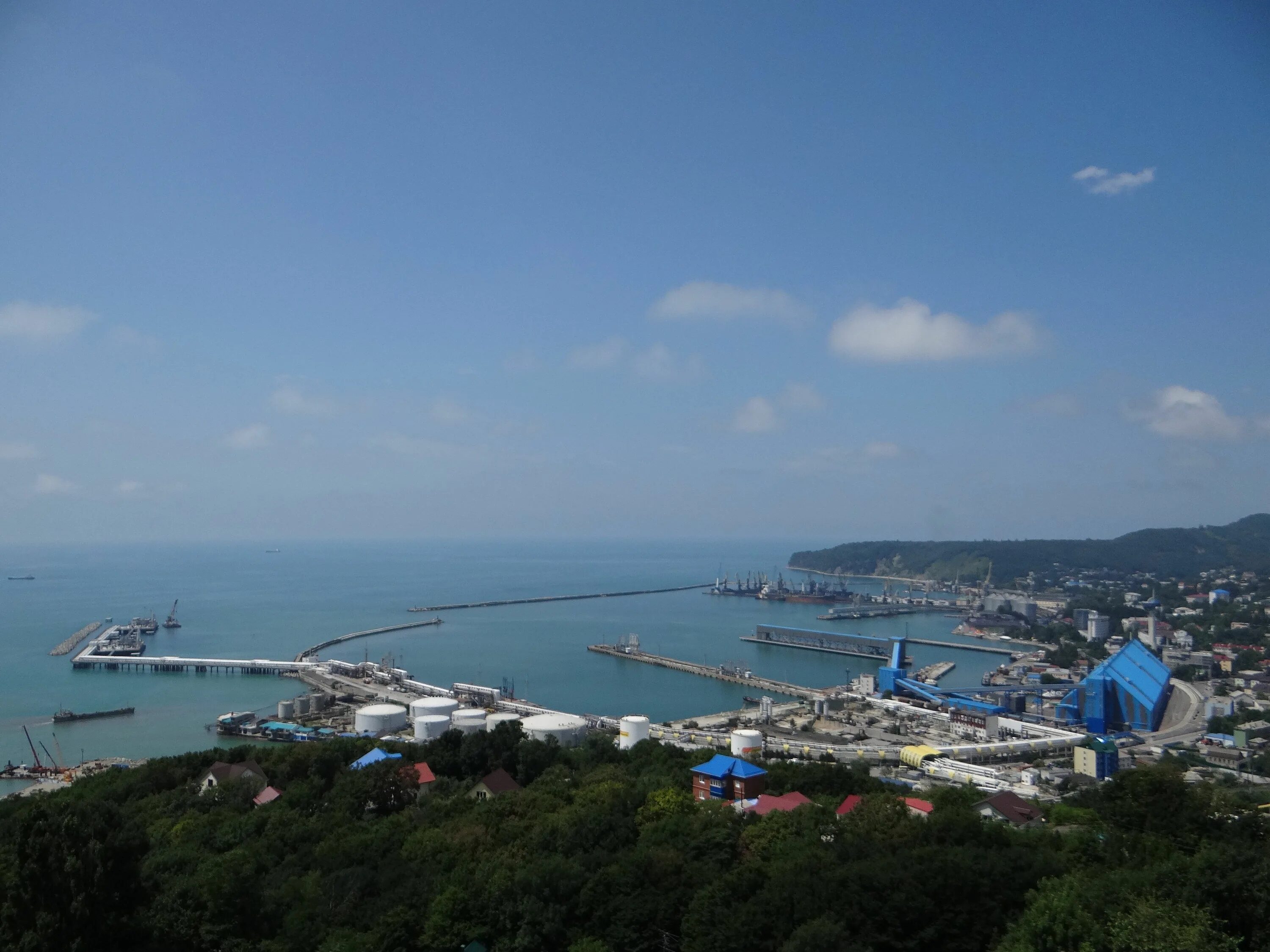 Туапсе нет. Город туапсе краснодарский край. юг россии туапсе. туапсе город курорт. туапсе порт сверху.