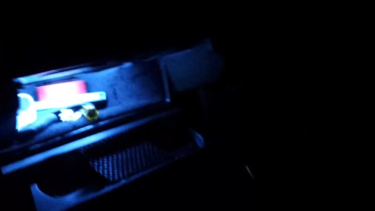 Как поменять лампочку в бардачке ваз 2110 Replacing the glove box lighting lamp VAZ (Lada) Kalina 1117 2004-2013