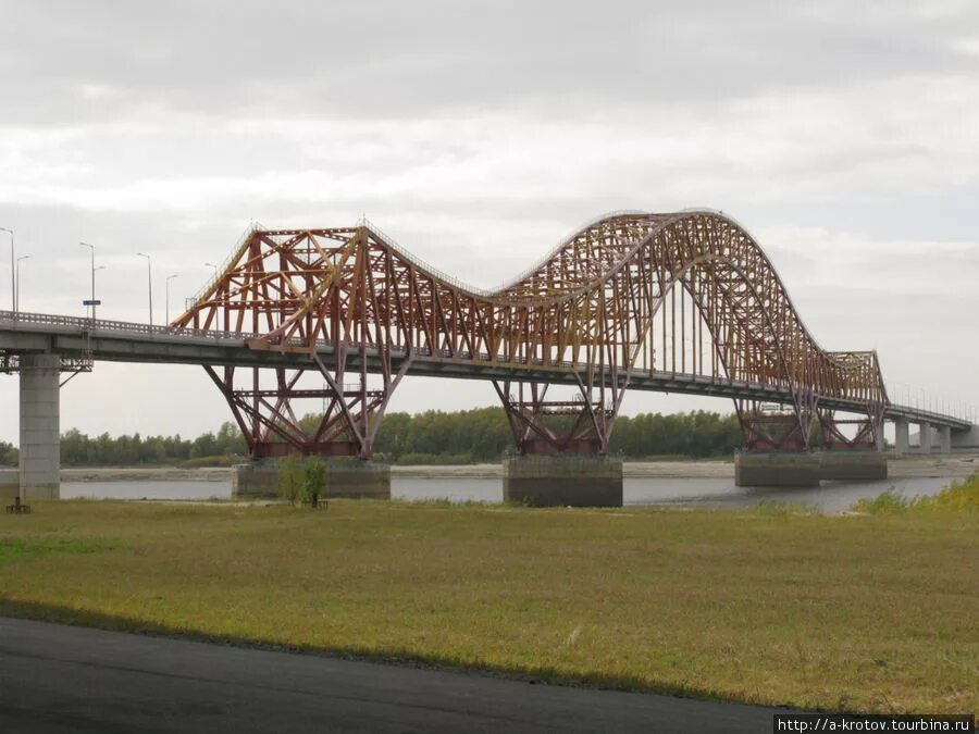 Мост в ханты мансийске сколько металла ушло