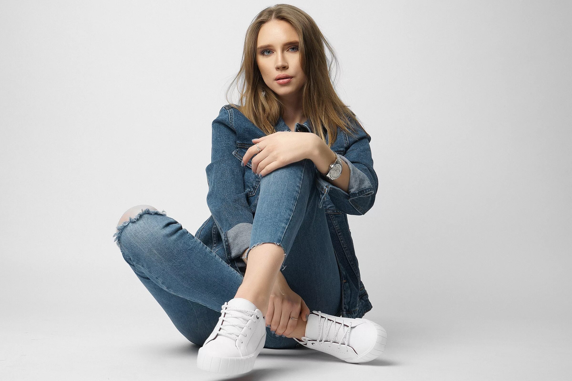Скачать обои девушка, город, Elle, раздел девушки в разрешении 2560x1600