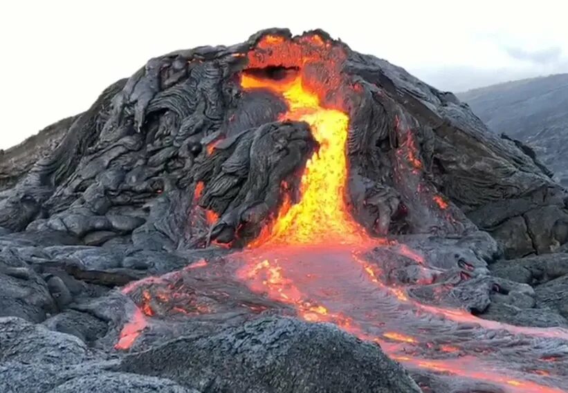 Опасен ли вулкан. Вулкан Килауэа. Извержение вулкана Килауэа 2021. Вулкан Килауэа извержение 2022. Кальдера вулкана Килауэа.