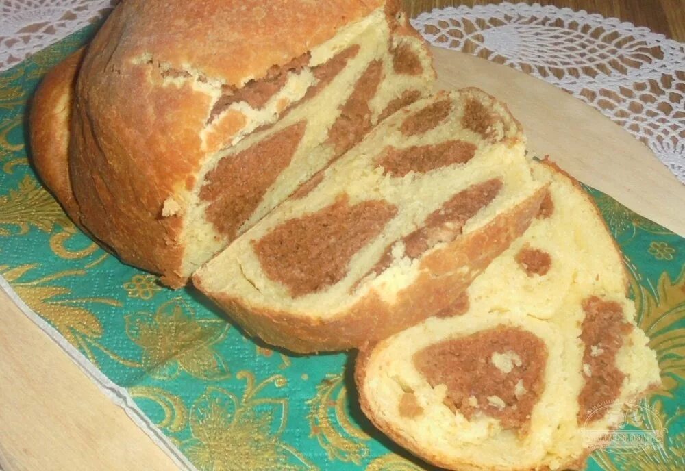 Почему хлеб сладкий. Сладкий хлеб. Сладкий сдобный хлеб. Сладкий Хлебушек. Сладкий хлеб в тарелке.