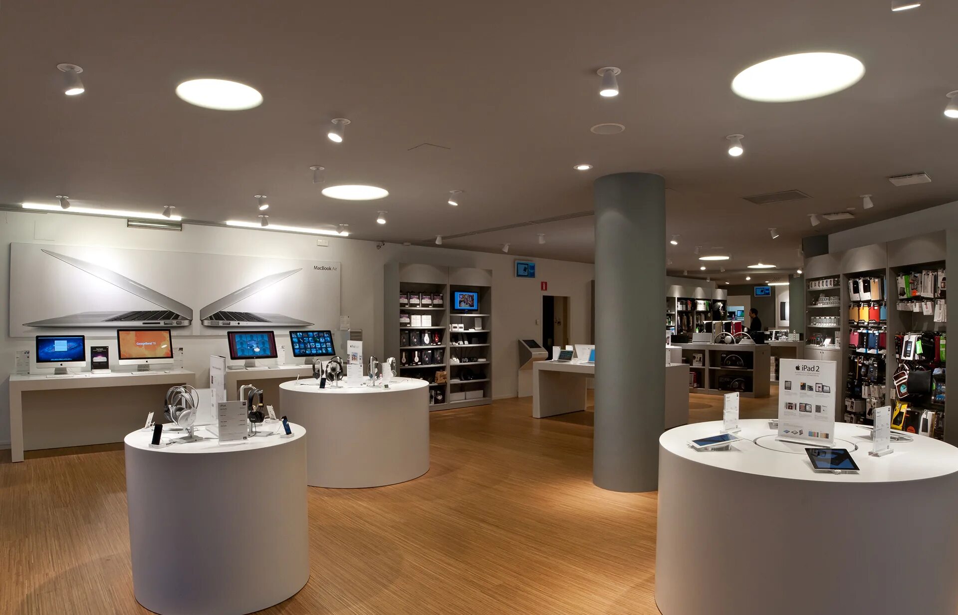 Apple premium reseller в москве. Магазин эпл. Apple reseller. Store apple premium. Gms store спб.