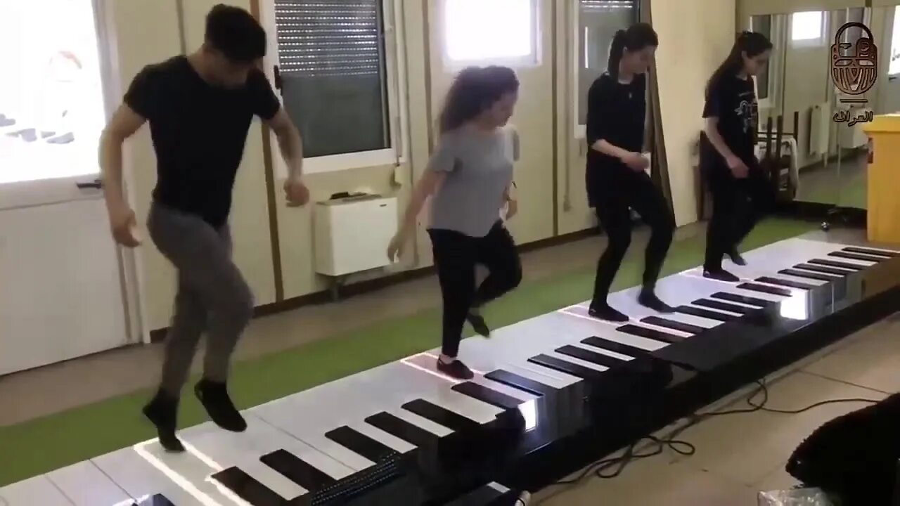 Танец фортепиано. Танец под фортепиано. Рояль в танцевальном классе. Балерина. Балерина эвелина.