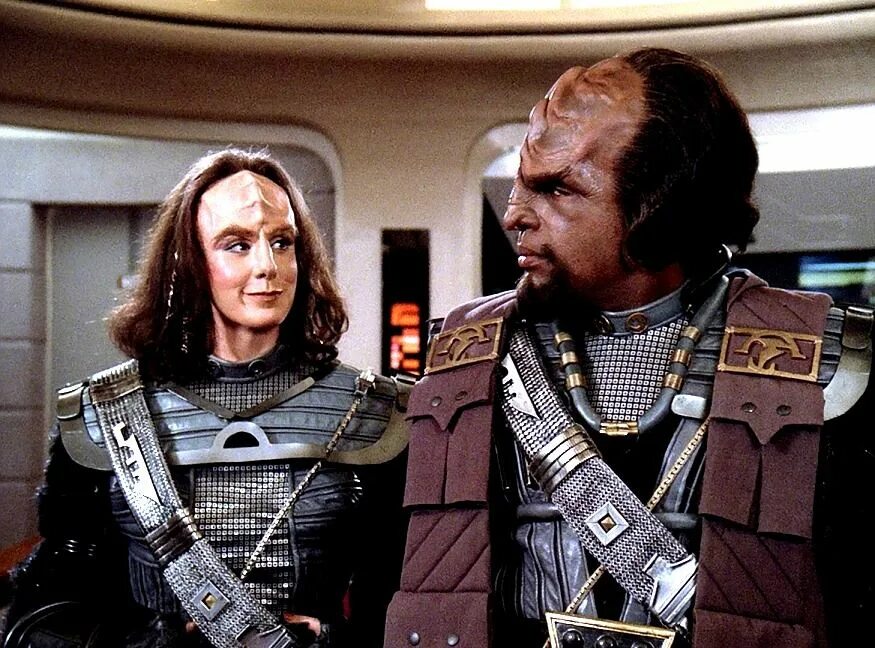 Стартрек глубокий космос 9. Звездный путь: дальний космос 9 сериал. star trek ворф. майкл дорн звездный путь.