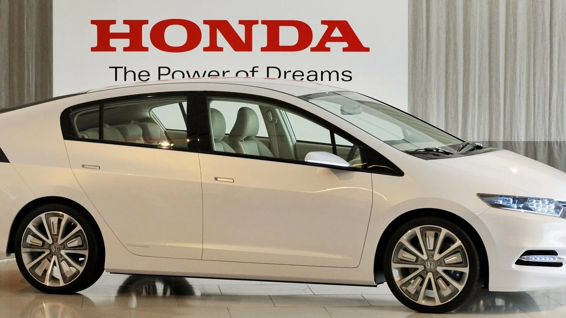 Honda am. Honda Insight 2019. Honda Prius Hybrid. Хонда похожая на Приус. Toyota Prius Honda Insight.