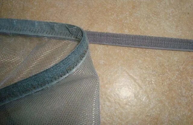 Сделать самой москитную сетку. Сетка москитная для УАЗ 469. Лента липучка для москитной сетки. Москитная сетка на липучке. Крепление москитной сетки на липучке.
