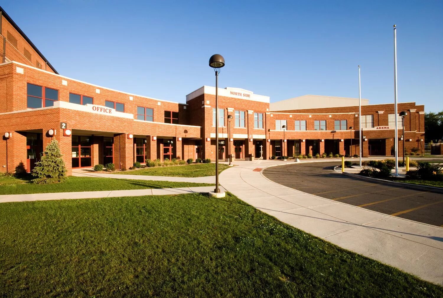 The village school. Хай скул школа в США. Школ в США High School. Школа Калама High School. Нортбург США High School.