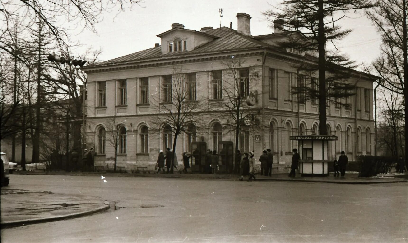 Новый петергоф старый петергоф. Дом авенариуса в петергофе. улица аврова петергоф санкт-петербургский проспект. петергоф 1970. красный проспект петергоф ссср.