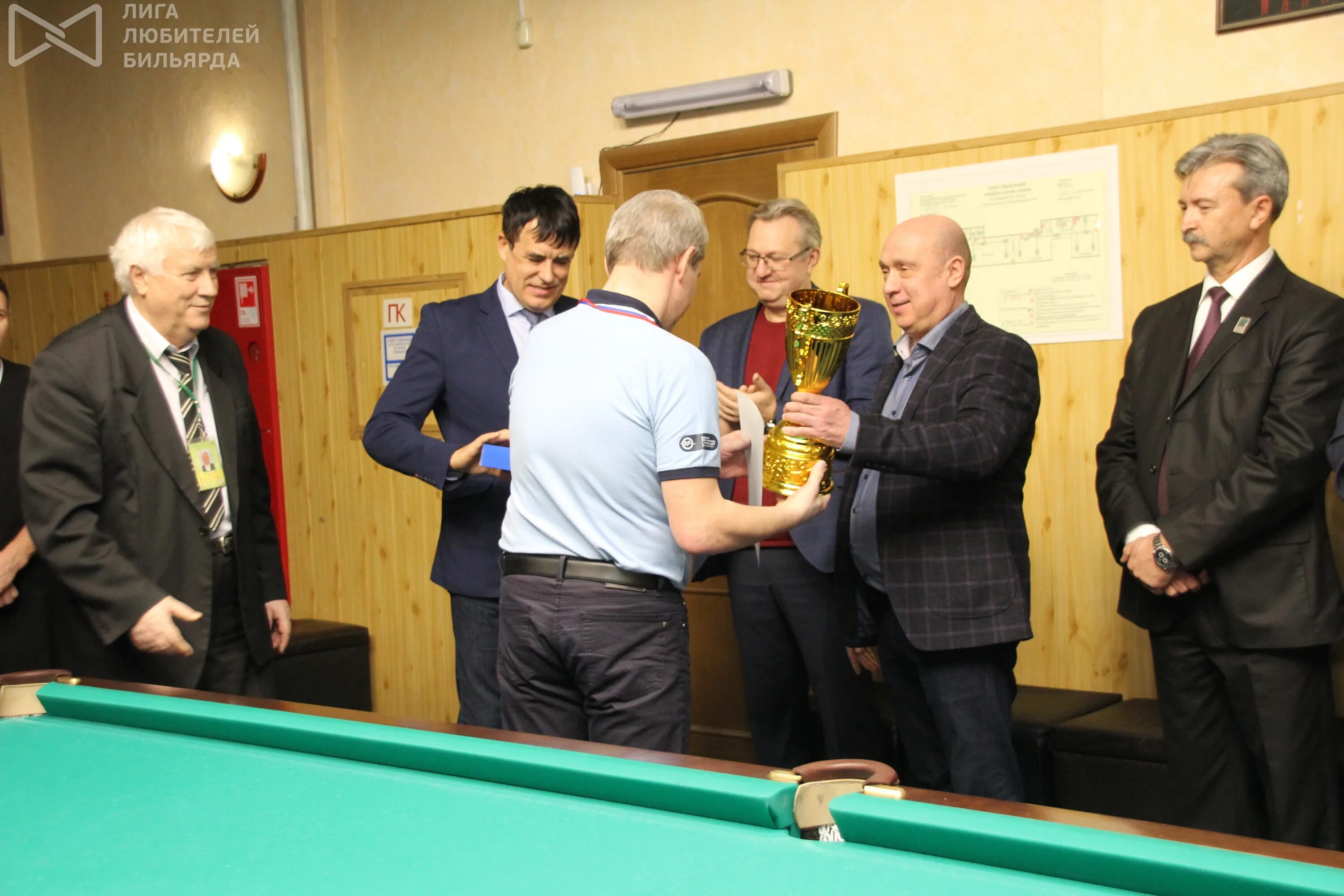 Турнир сеньоров. Христов антал бильярд. Сеньоры поволжья бильярд 2021 уфа. Аслан бузоев бильярд. Чемпионы карелии по пирамиде.