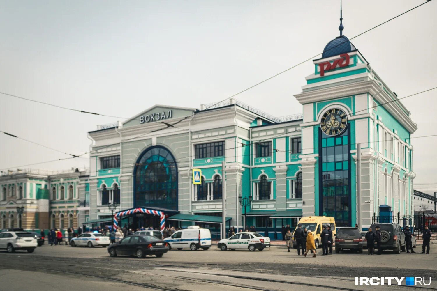 Жд вокзал иркутск пассажирский. Вокзал иркутск-пассажирский 1907. Жд вокзал иркутск телефон кассы. Жд вокзал иркутск телефон кассы. Пригородные кассы жд вокзала иркутск.