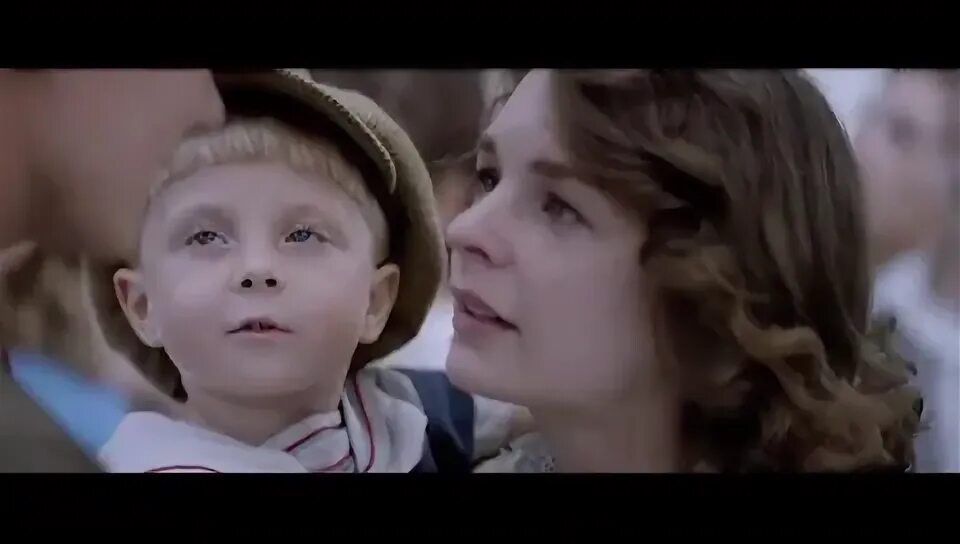 стихи про мамины глаза. детские глаза стихи. мамины глаза песня текст. песня вернусь и дочке в глазки загляну. девушка вспоминает.