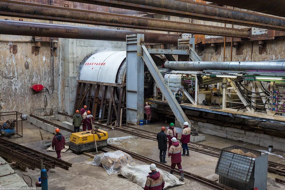 котлован станции метро. метро москвы селигерская строитель. селигерская водка. метро коломенская стройка. сода селигерская.