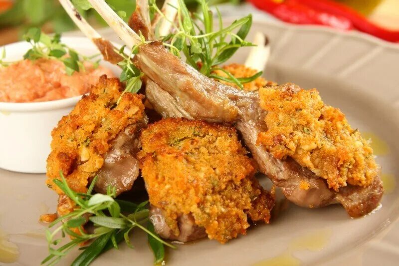 свиная отбивная в кляре. венская отбивная котлета в сухарях. котлета алла миланезе индейка. отбивные в сырной панировке. свиная отбивная в панировке.