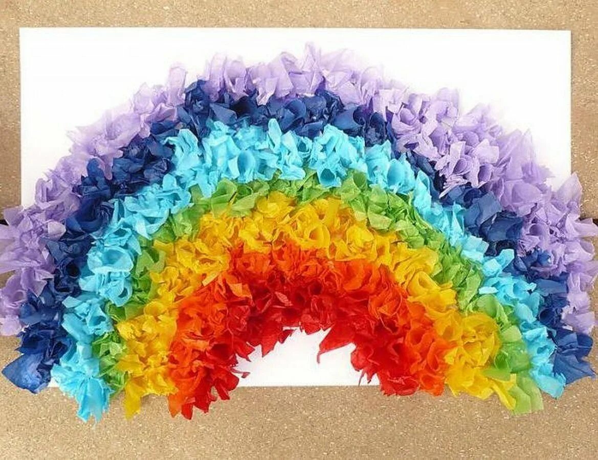 Рисование губкой радуга. Радуга из бумаги. Радуга цвета для детей. Аппликация радуга. Рисование разноцветными мелками.