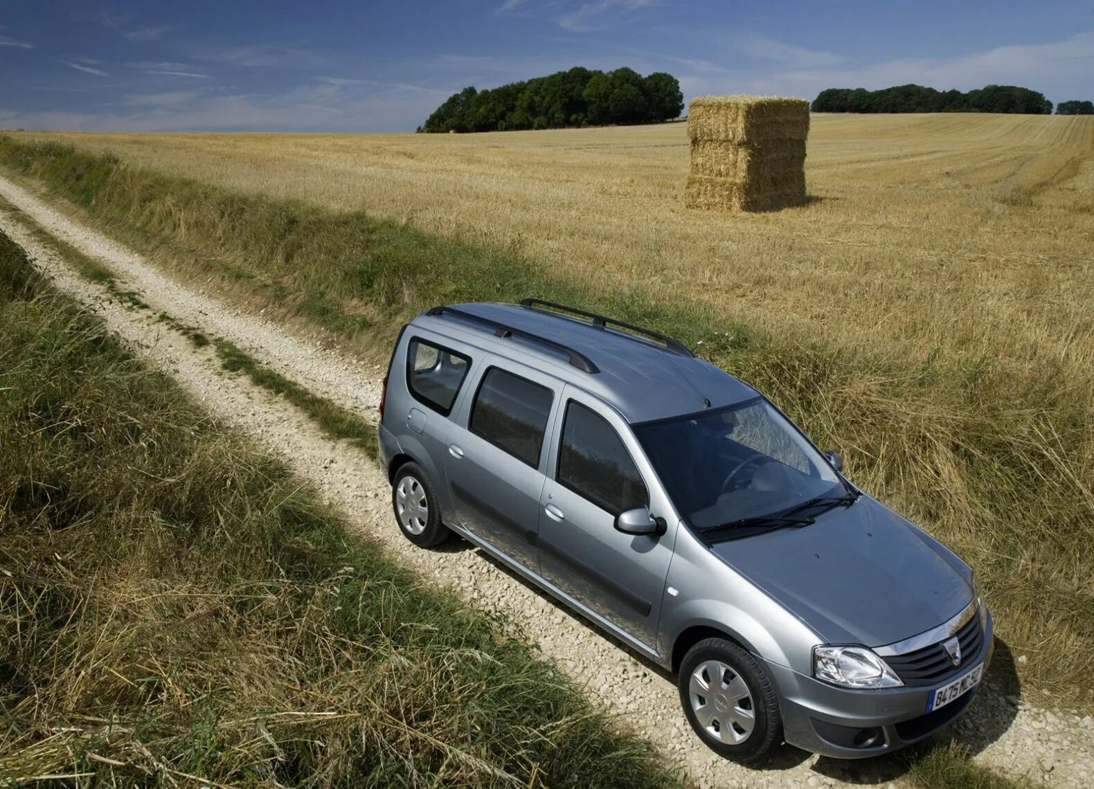 Dacia largus logan. Рено логан универсал и ларгус. Renault dacia logan. Dacia largus logan. Дачия логан универсал.