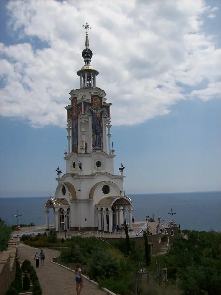 Храм-Маяк в Малореченском ночью. Церковь Маяк в Новороссийске. Солнечногорск храм Маяк. Цепьков в ПРС Малоречинское. Погода в малореченском