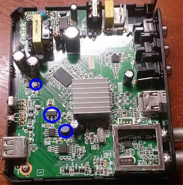 Неисправности приставок. Oriel DVB-t2 304. Плата цифровой приставки DVB-t2. Тюнер т2 плата. World Vision t40 плата.