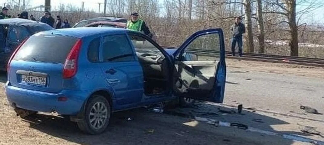 Нижнекамск новости на сегодня происшествия. ДТП В Нижнекамске вчерашний завод. ДТП В Нижнекамске 3 декабря 2022.