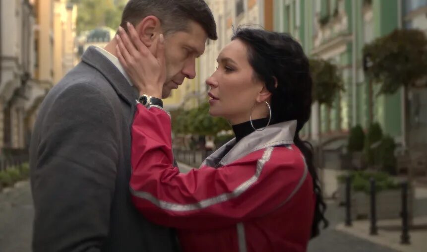 давай мы с тобой сыграем в прятки фильм. восемь стой давай сыграем в любовь. машина из фигтмв холоп. клип давай сыграем. след тихонов и амелина поцелуй.