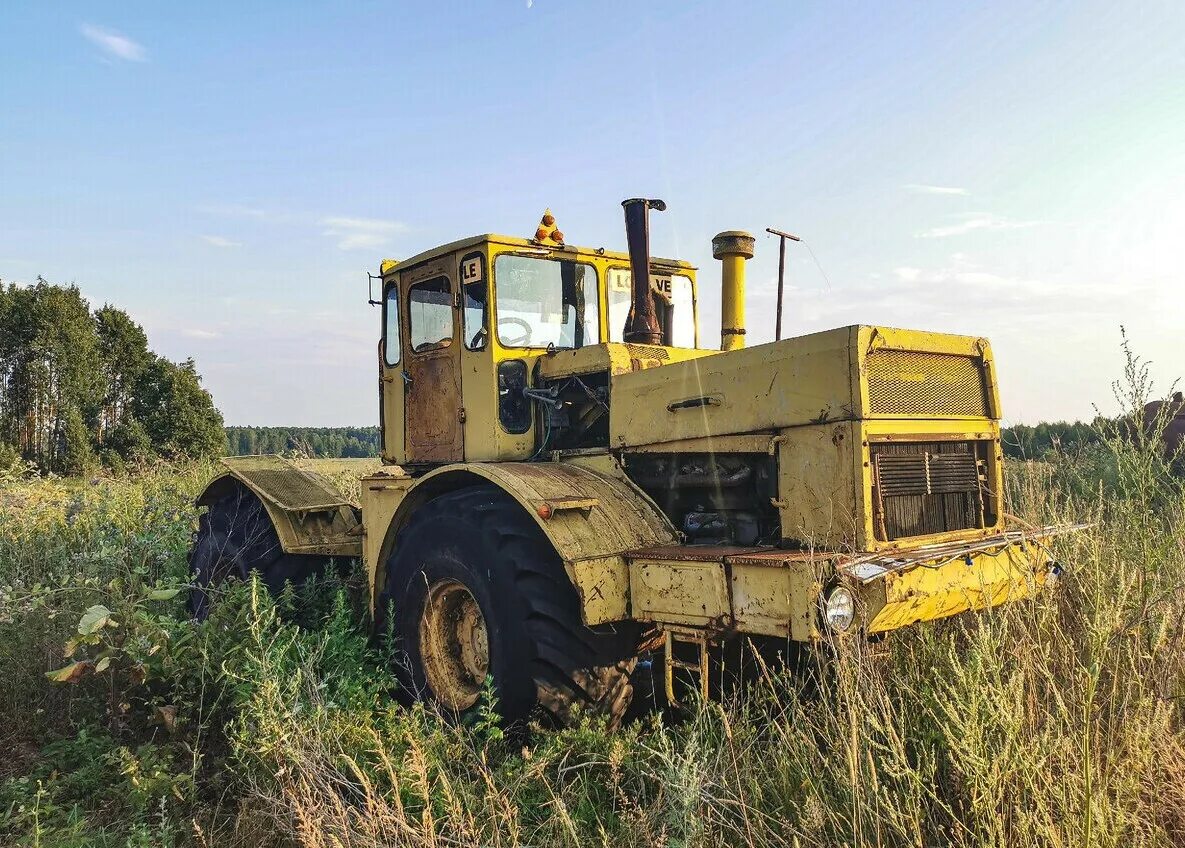 Тракторист к 700. К-700 трактор. кировец к 700 в поле. к 700 2025. брошенные трактора к 700.